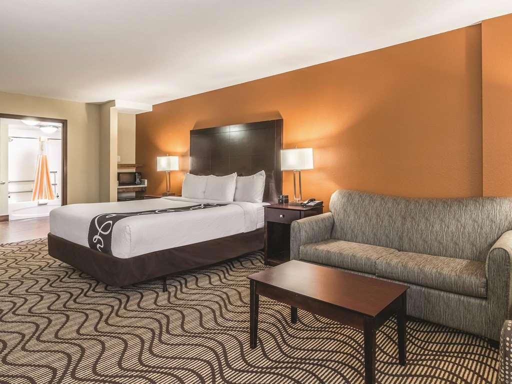 La Quinta By Wyndham Knoxville Central Papermill Room photo